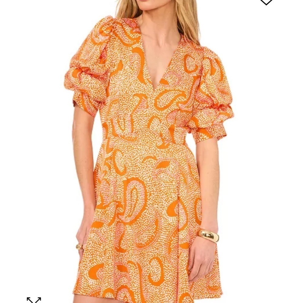 1.STATE Dress
Women's Printed V-Neck Tiered Bubble Puff Sleeve Mini Women’s L